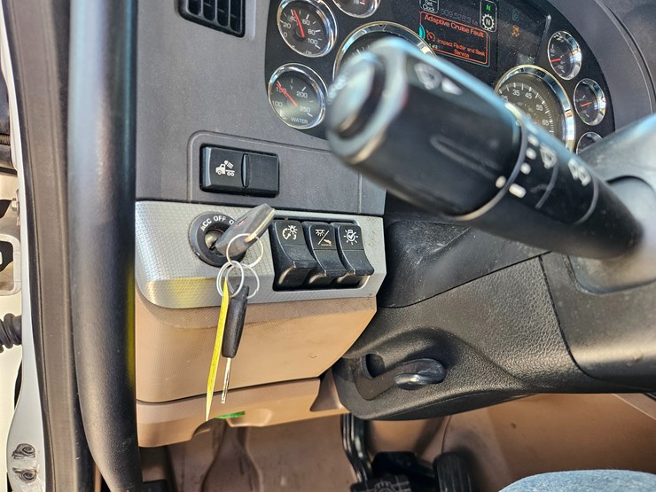 2021-kenworth-t680-image-54