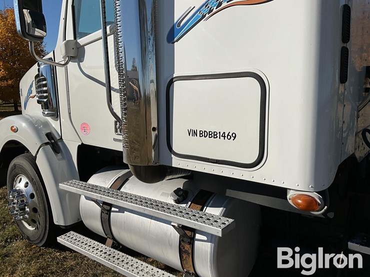 freightliner-122sd-image-17