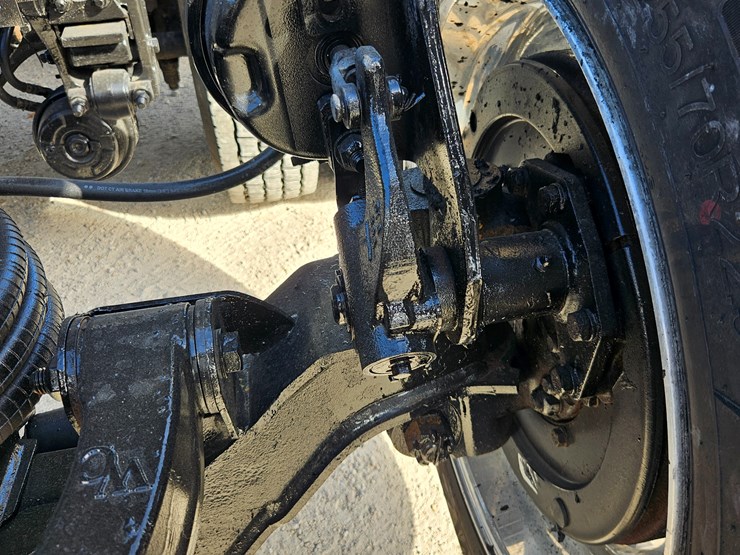 2009-peterbilt-365-image-85