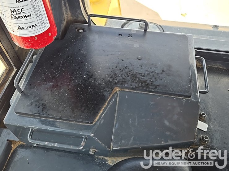 2018-komatsu-d61pxi-24-image-114