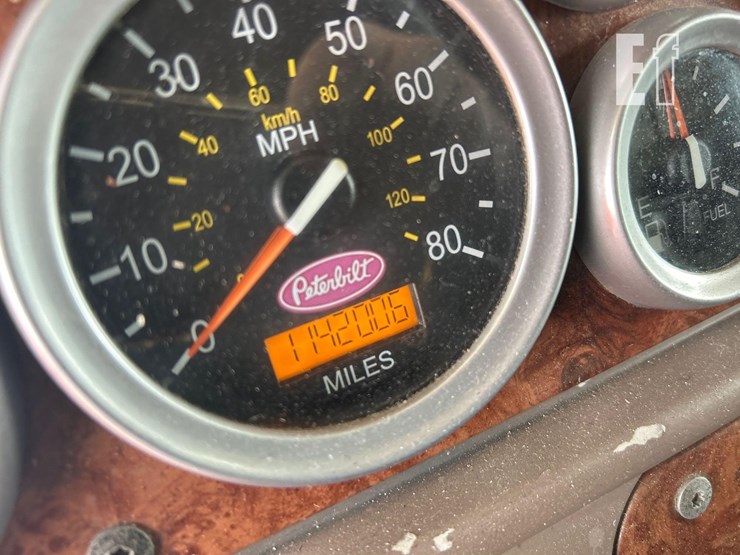 peterbilt-384-image-50