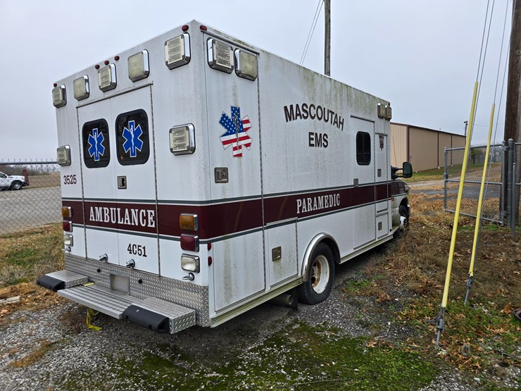 2010-ford-e450-image-13