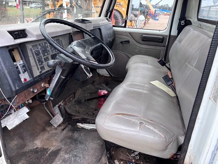 1997-international-4700-image-7