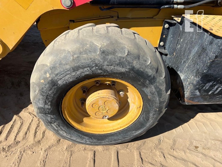 2016-caterpillar-415f2-image-9