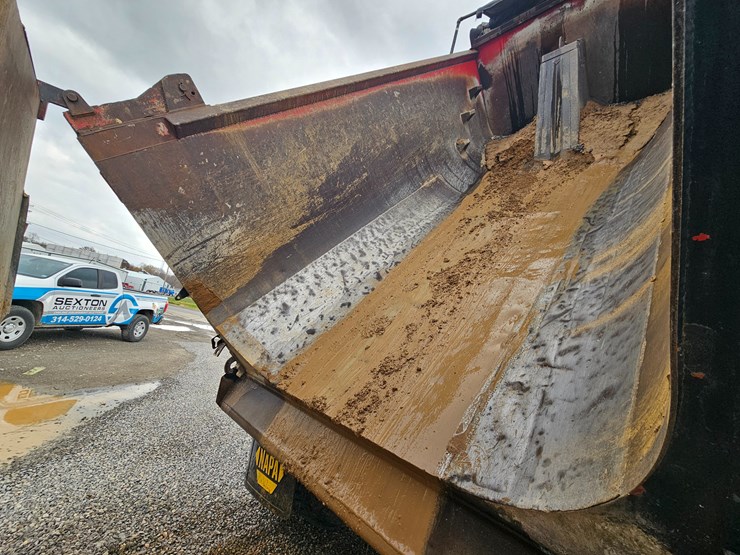 freightliner-columbia-112-image-42