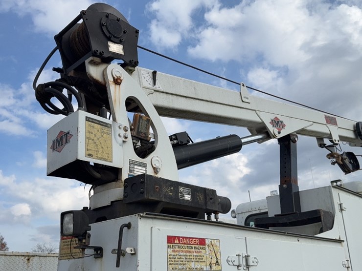 2007-peterbilt-335-image-9