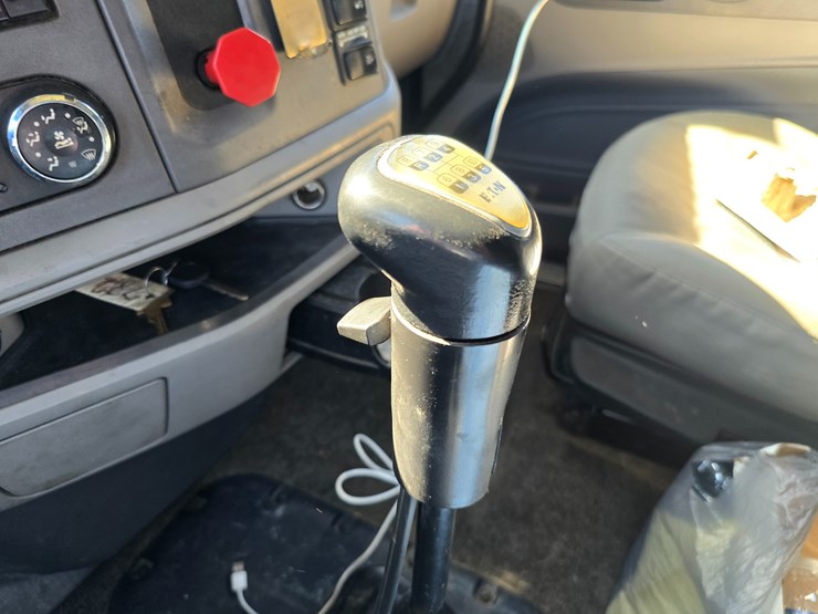 peterbilt-579-image-84