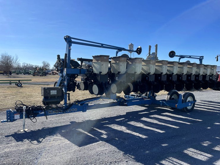 1998-kinze-2600-image-7