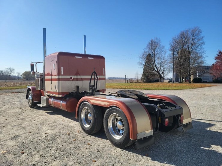 peterbilt-389-image-3