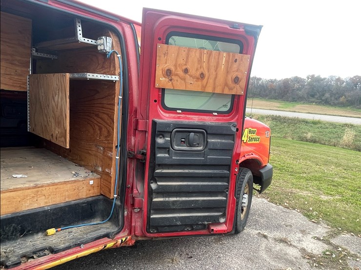 #1404-•-2006-chevy-cargo-van-(wi-title-in-delay)-image-31