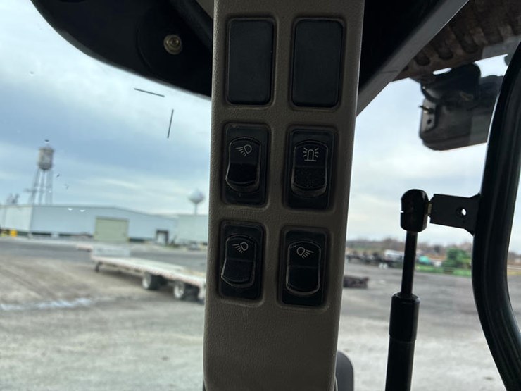 case-ih-mxu130-image-79