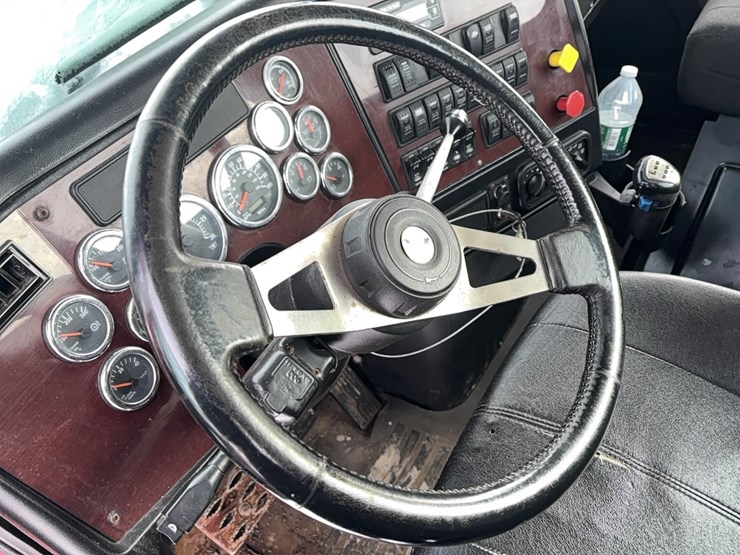 2017-western-star-4700sf-image-21