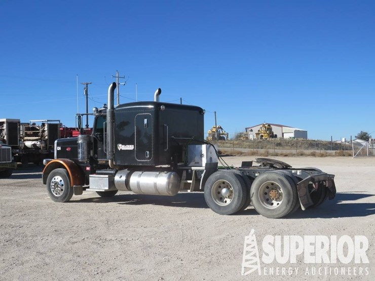 2016-peterbilt-389-image-3