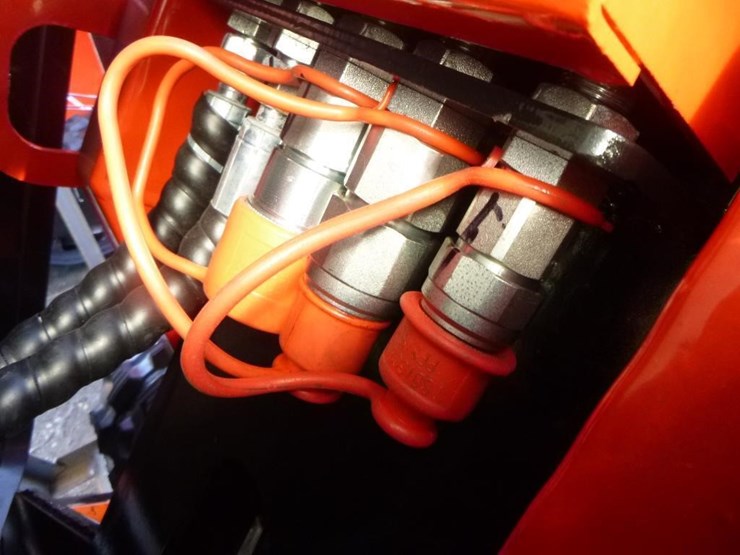 2025-agt-sda-140t-skid-steer-track-loader-image-11