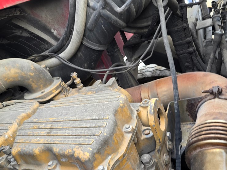 2005-peterbilt-320-image-63