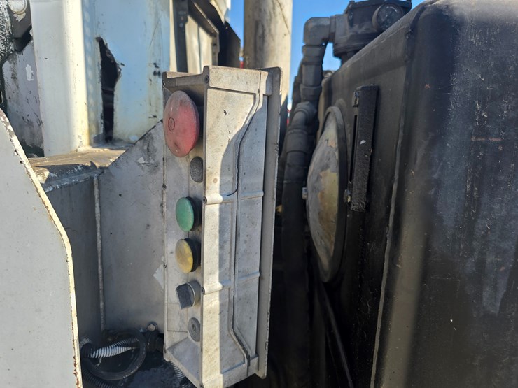 2007-mack-le613-image-103