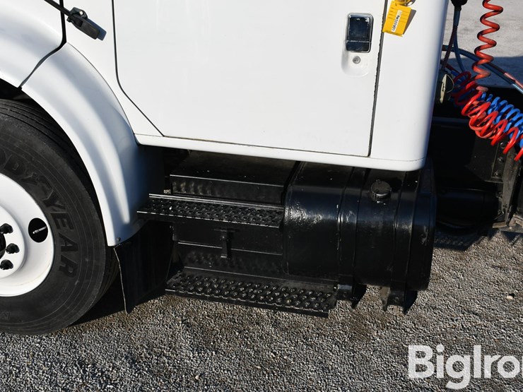 international-4700-image-14