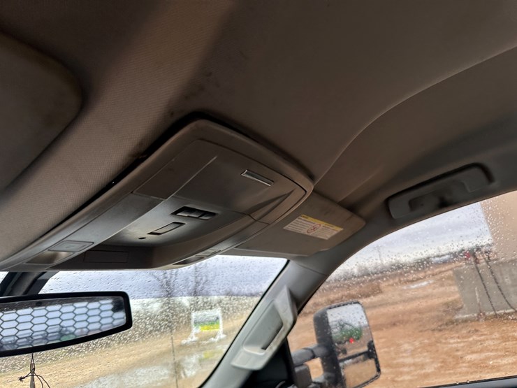 2017-chevrolet-3500hd-image-34