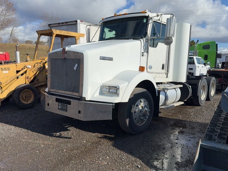 2013-kenworth-t800-image-1