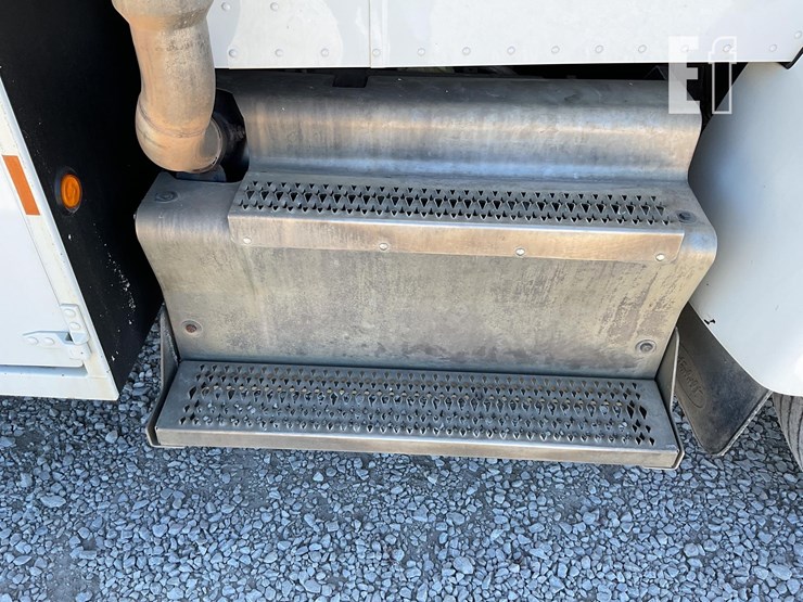 peterbilt-337-image-18