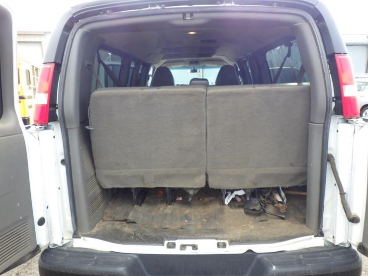 2014-chevrolet-express-3500-image-8