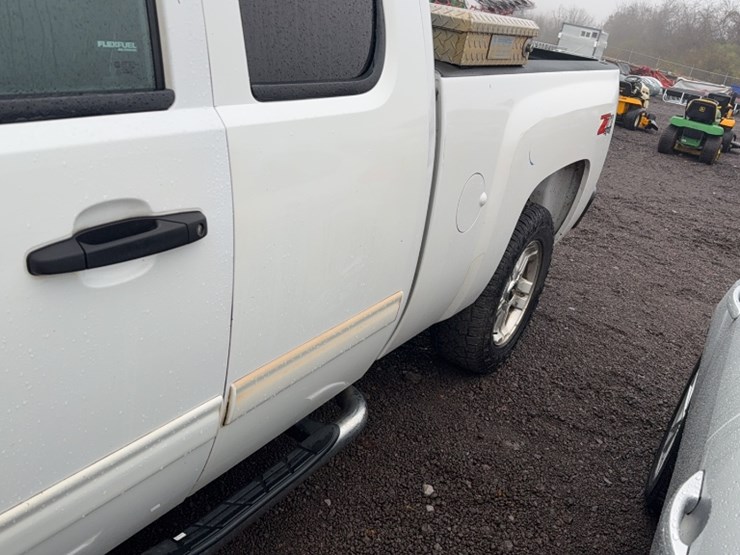 #3017-•-2013-chevy-silverado-z71-pickup-truck-image-13