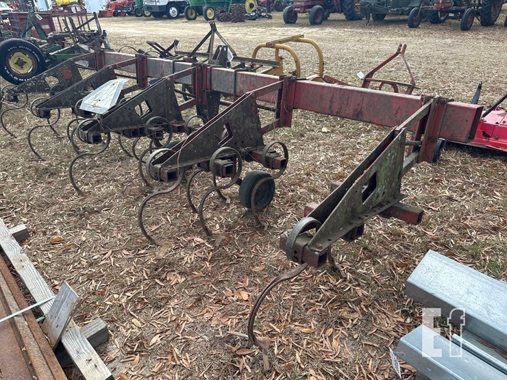 international-183-image-2