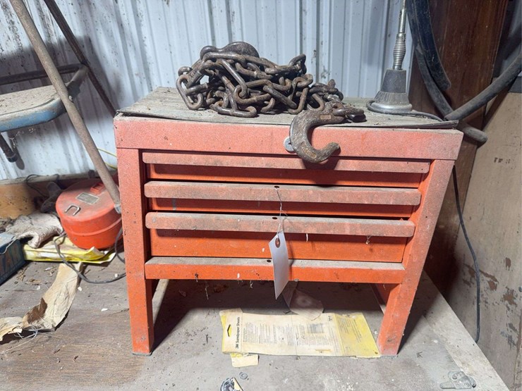 toolbox-and-chain-image-1