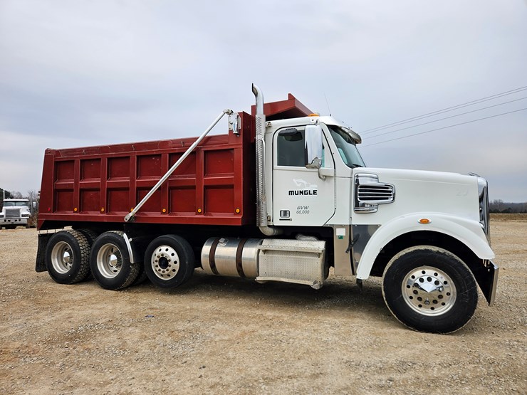 freightliner-122sd-image-26