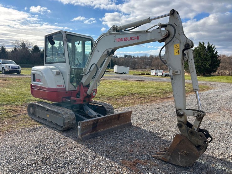 2020-takeuchi-tb235-2-image-3