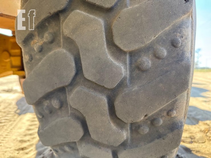 caterpillar-906-image-12