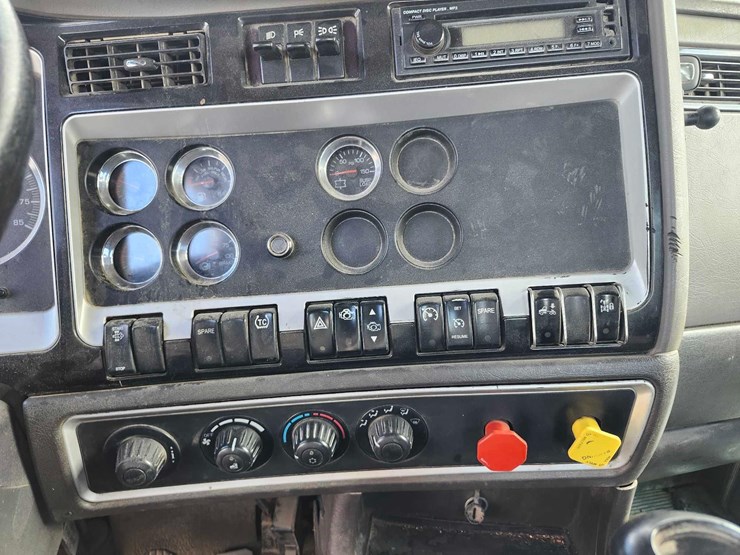 2011-kenworth-t800-image-23