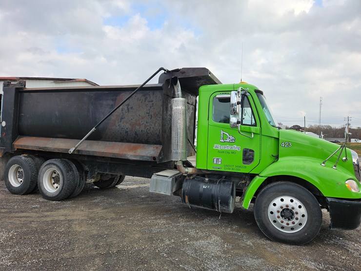 freightliner-columbia-112-image-24