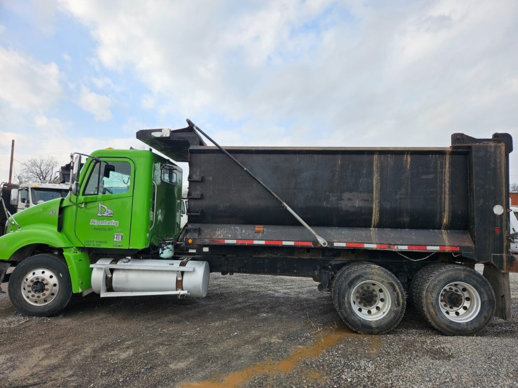freightliner-columbia-112-image-8