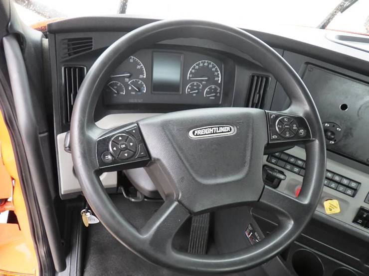 2019-freightliner-cascadia-116-image-19