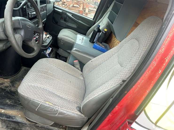 #1404-•-2006-chevy-cargo-van-(wi-title-in-delay)-image-58