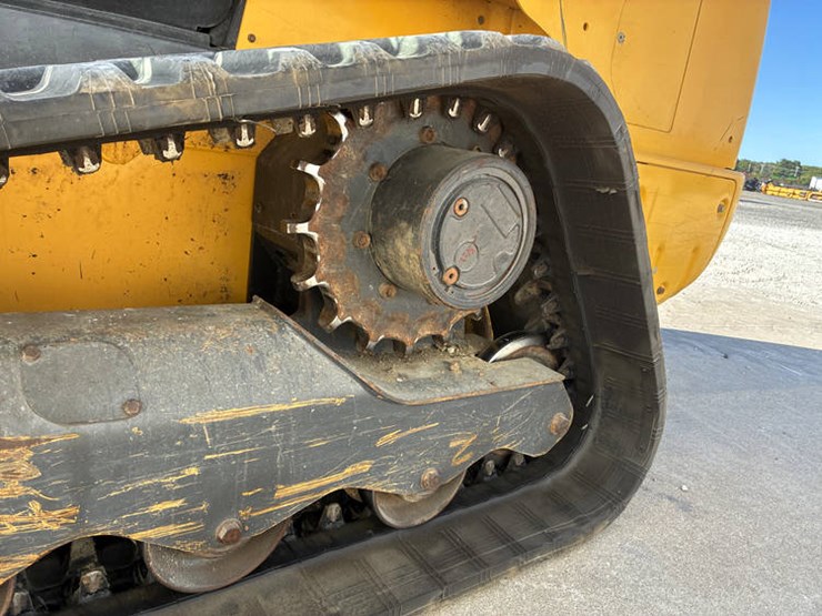 new-holland-c334-image-44