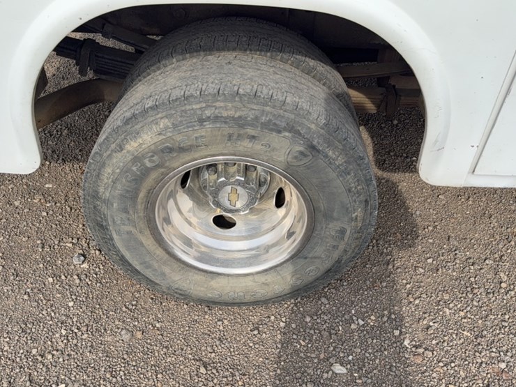 2003-chevrolet-3500-image-6