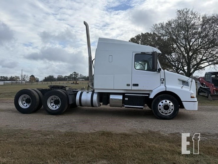 volvo-vnm64t630-image-4