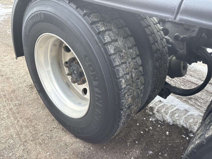 2018-kenworth-t680-image-11