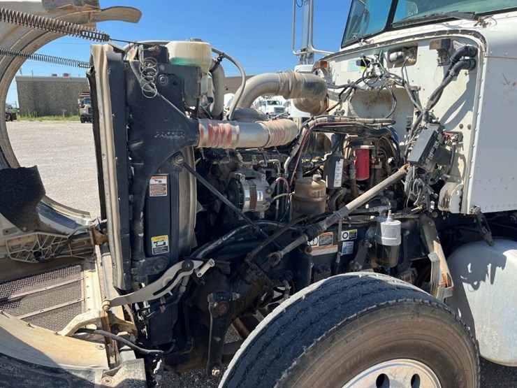 2012-peterbilt-388-image-9
