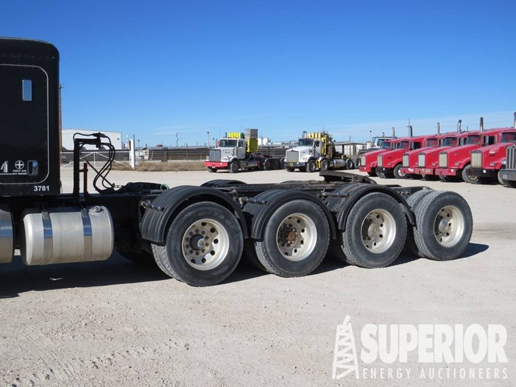 2014-peterbilt-388-image-8