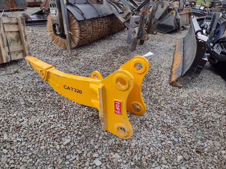 caterpillar-320-image-3