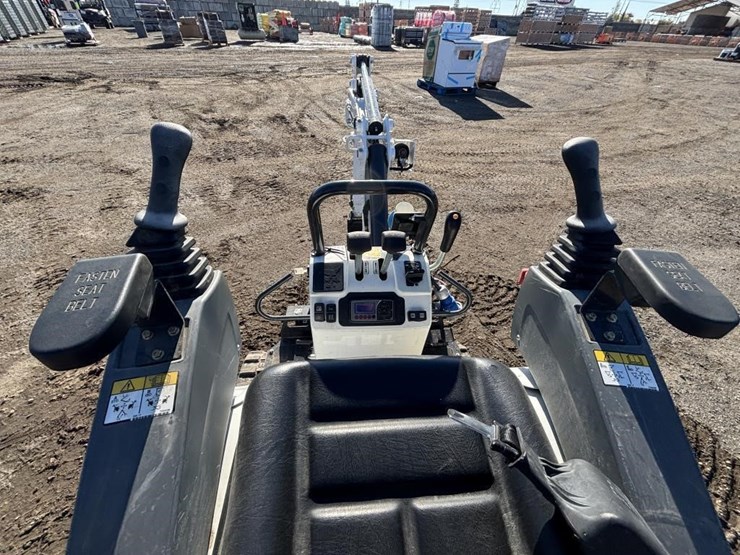 2022-bobcat-e10e-hydraulic-excavator-image-25