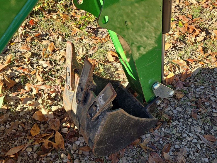 john-deere-260b-3pt-backhoe,-seat,-hyd.-driven,-with-12''-bucket,-low-use,-out-riggers-image-10