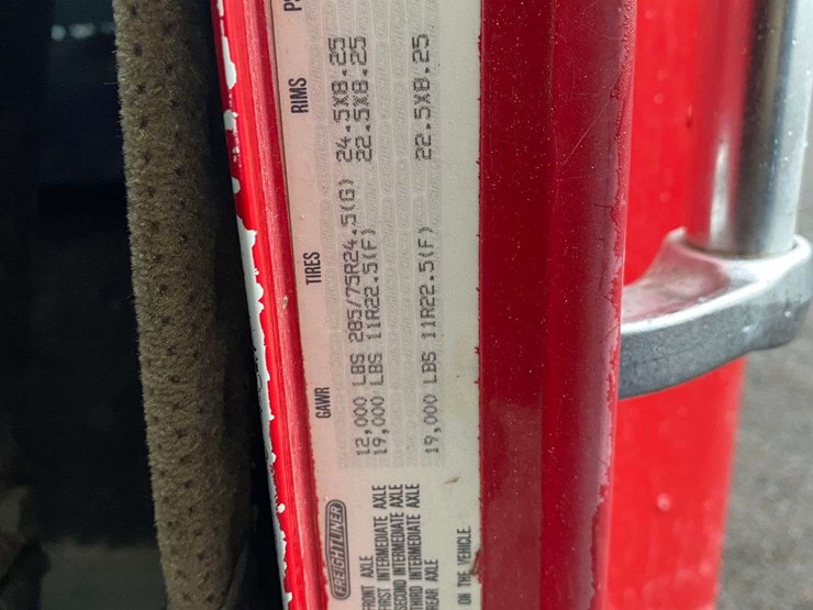 1993-freightliner-fld120-image-69