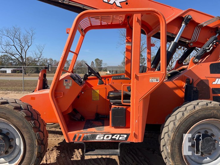 2019-jlg-6042-image-24