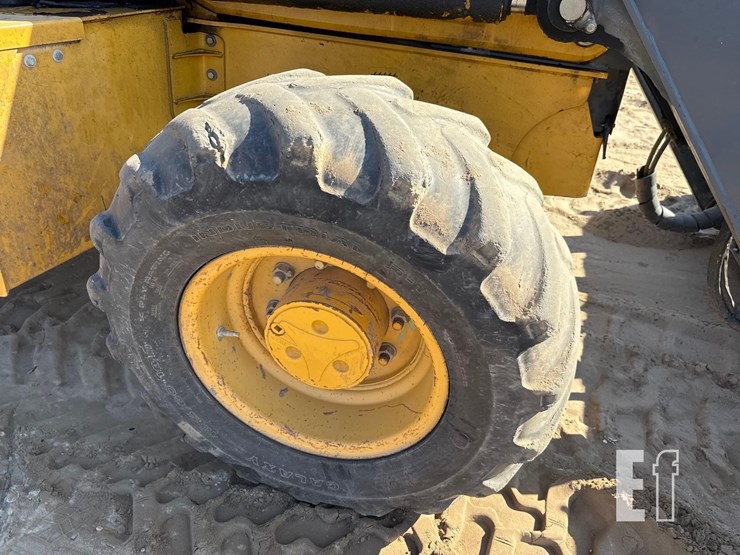 2016-deere-310sl-image-11