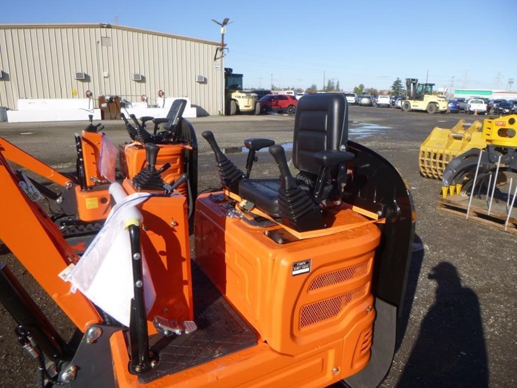 blt-319-hydraulic-excavator-image-15