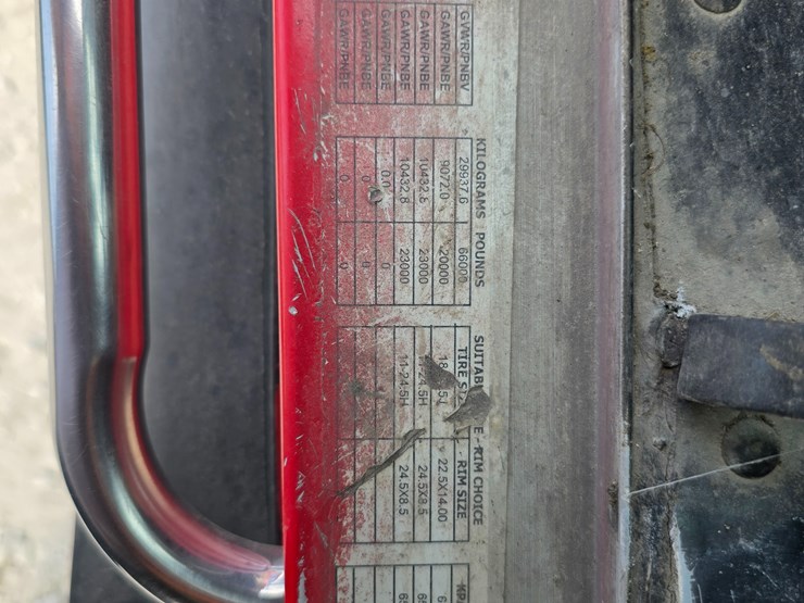 2005-peterbilt-320-image-54